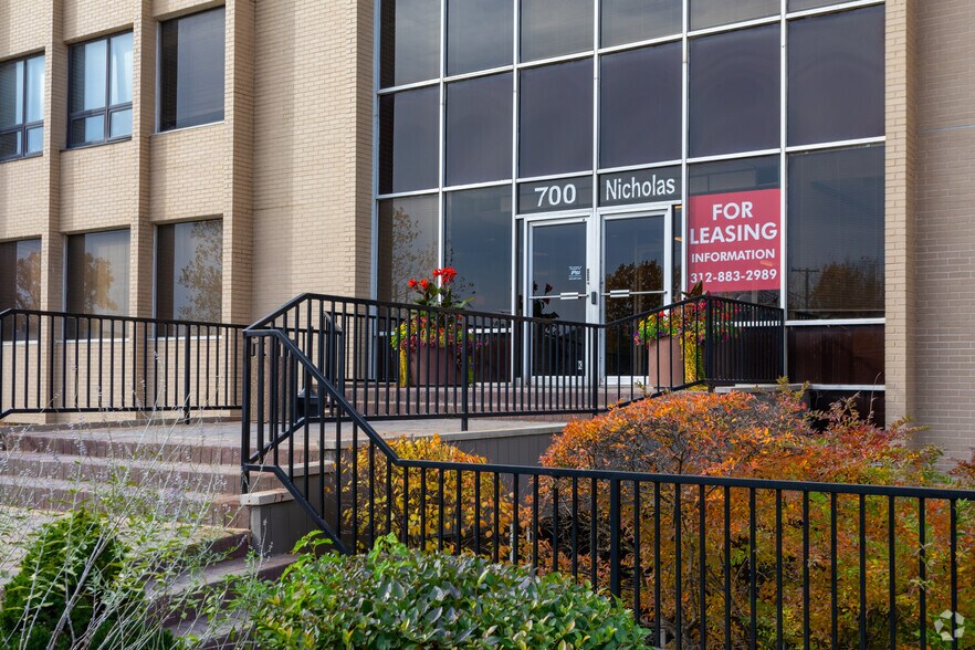 More Photos Of 700 Nicholas Blvd, Elk Grove Village Office For Lease