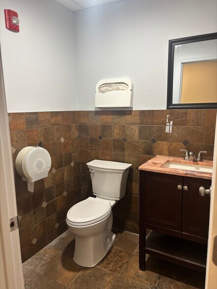 More Photos Of 110 Elm St, Bridgewater Warehouse For Lease