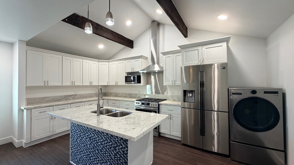 More Photos Of 1012 E Mineral King Ave, Visalia Flex For Sale