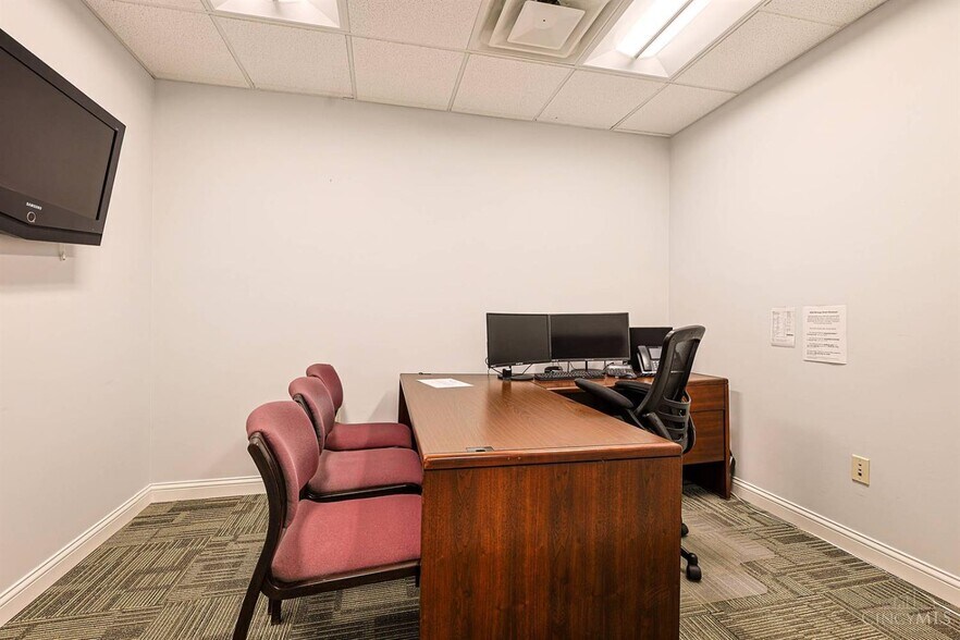 More Photos Of 5630 Bridgetown Rd, Cincinnati Office For Sale