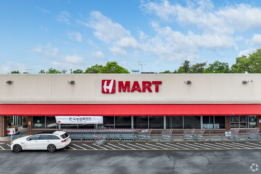 More Photos Of 400 Hillside Ave, Williston Park General Retail For Lease