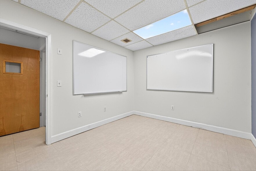 More Photos Of 220 N Westmonte Dr, Altamonte Springs Medical For Lease