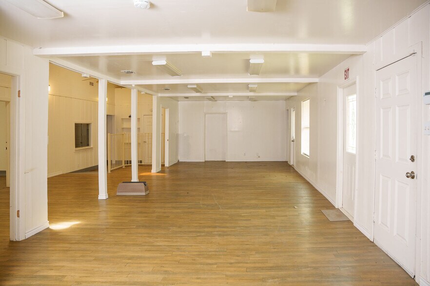 More Photos Of 6628 Crestway Dr, San Antonio Flex For Sale