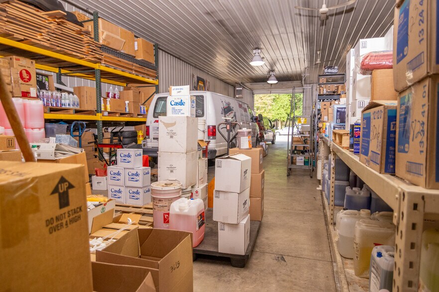 More Photos Of 3470 Belmont St, Bellaire Auto Salvage Facility For Sale
