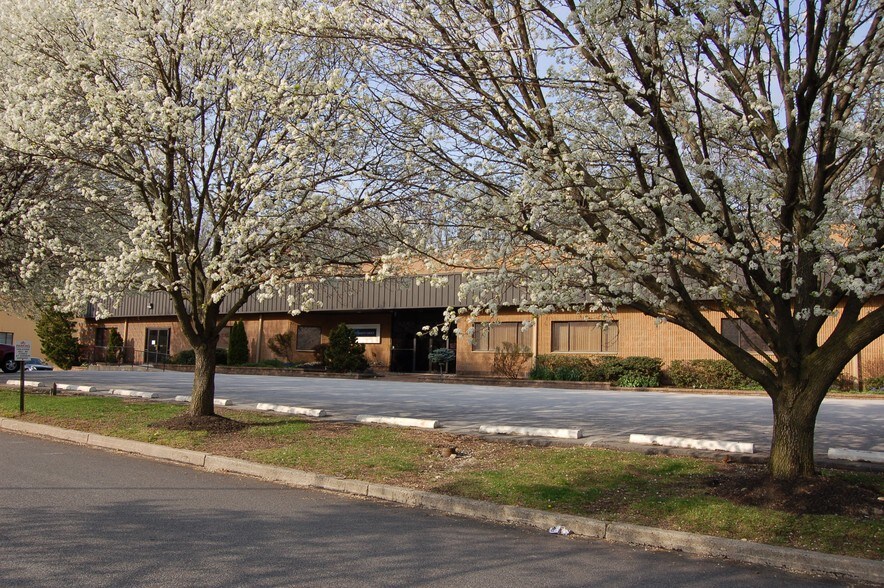 More Photos Of 1 Raymond Dr, Havertown Unknown For Lease