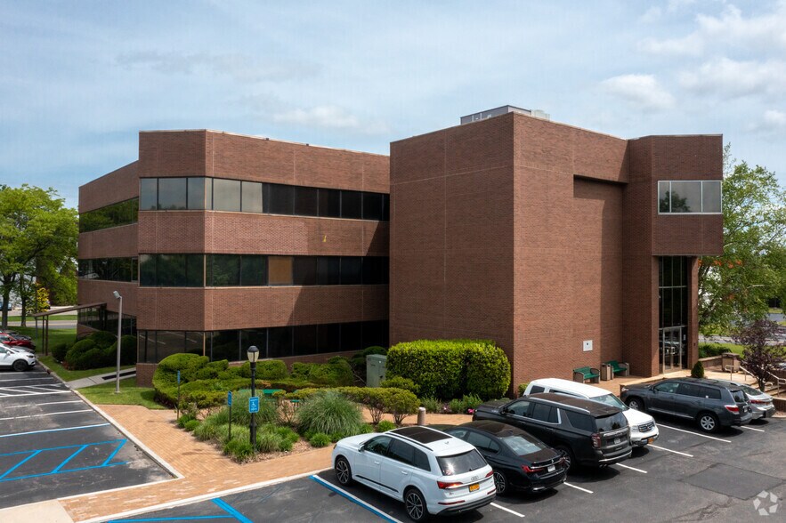 More Photos Of 2 Seaview Blvd, Port Washington Office For Lease