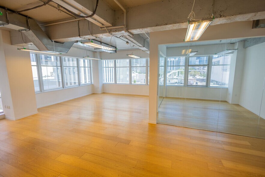 More Photos Of 14 NE 1st Ave, Miami Office For Sale