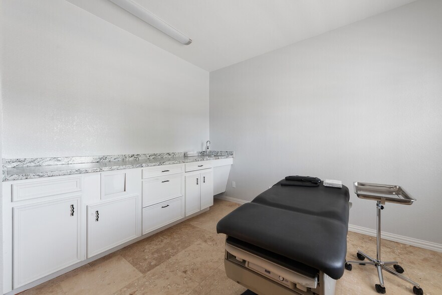 More Photos Of 103 Thousand Oaks Blvd, Georgetown Medical For Lease