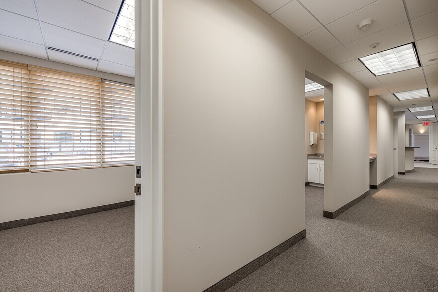 More Photos Of 12455 Ridgedale Dr, Minnetonka Office For Lease