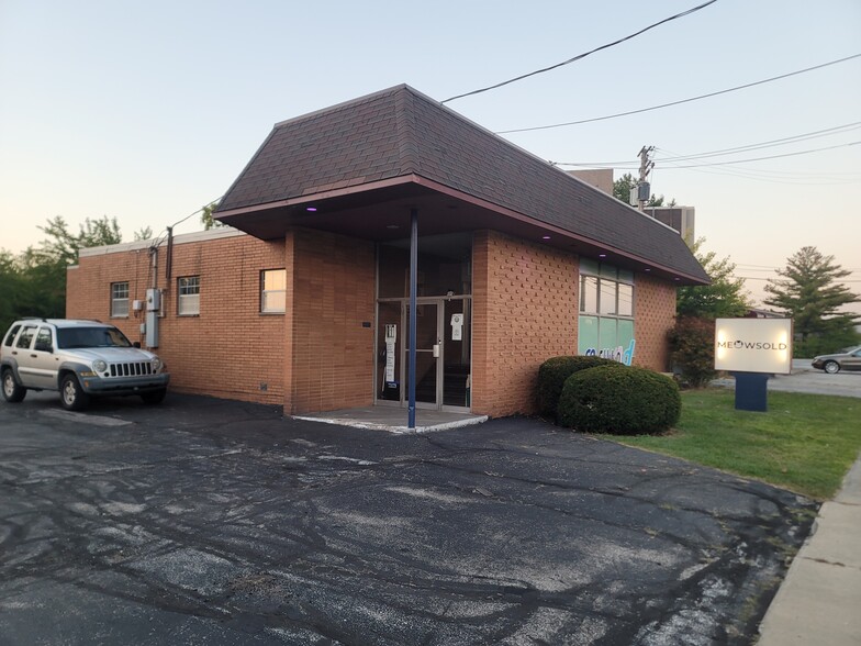 Primary Photo Of 5522 Pearl Rd, Parma Freestanding For Lease