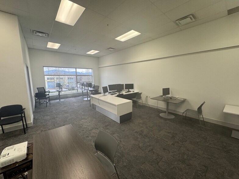 More Photos Of 13070 115 Ave, Surrey Warehouse For Lease