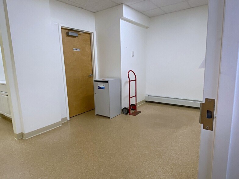More Photos Of 281 Cambridge St, Burlington Medical For Lease