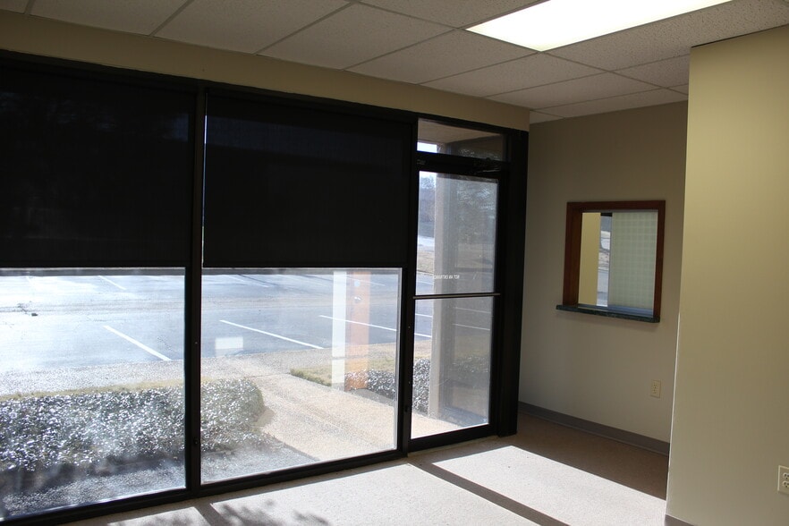 More Photos Of 100 - 104 Business Park Dr, Ridgeland Office For Sale