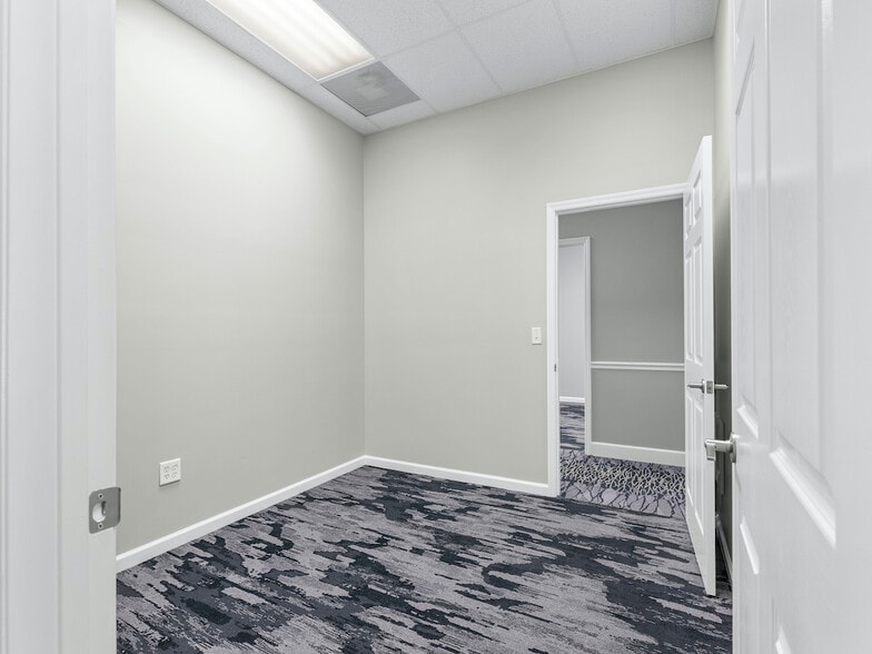 More Photos Of 9015 Americana Rd, Vero Beach Medical For Lease