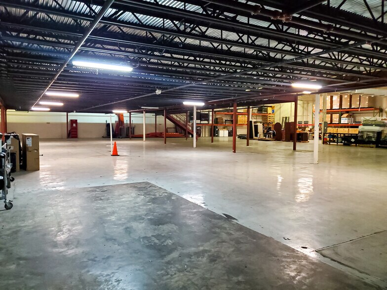 More Photos Of 12105 N 28th St, Saint Petersburg Warehouse For Sale