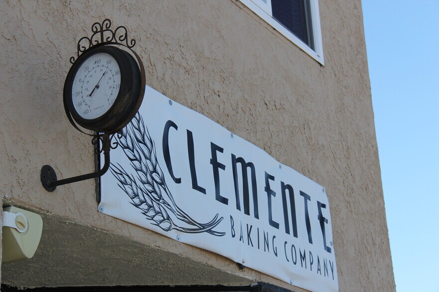 More Photos Of 2016-2020 E Main St, Ventura Storefront Retail Office For Sale