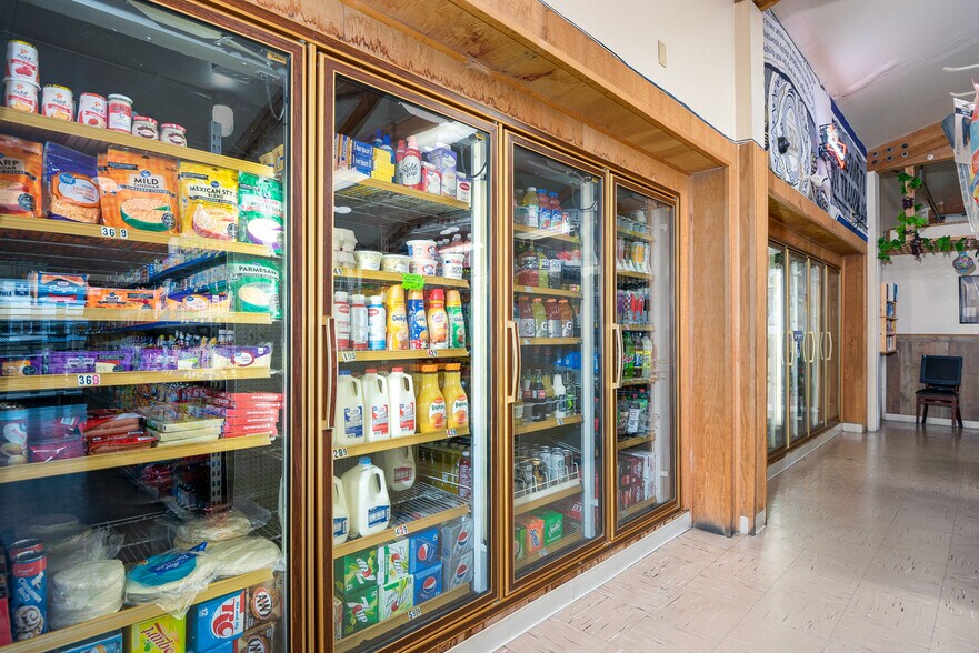 More Photos Of 3900 Carter Way, Wellington Bar For Sale