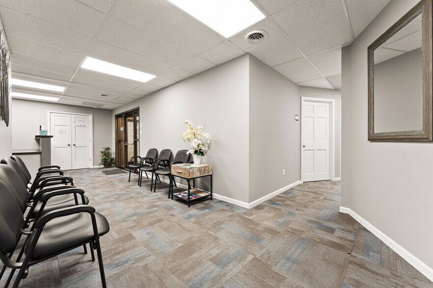 More Photos Of 250 N Main St, Crown Point Office For Sale