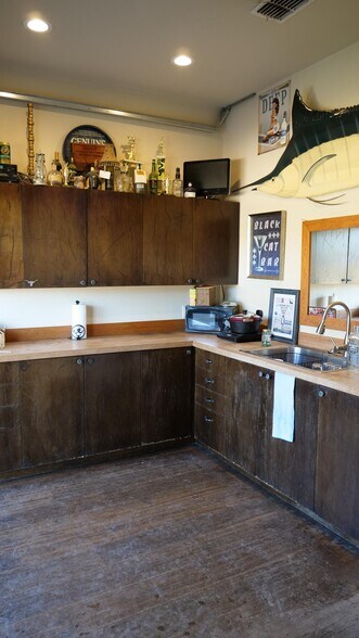 More Photos Of 10010 W US 290 Hwy, Austin Freestanding For Sale