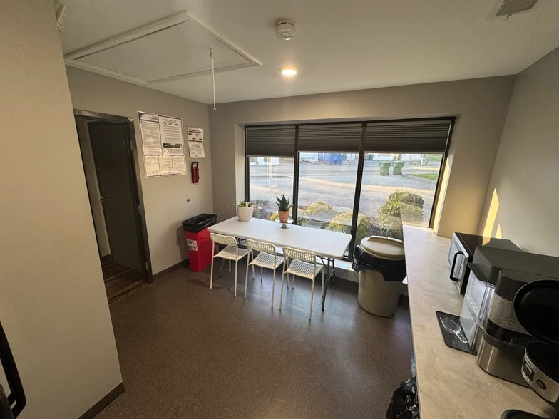 More Photos Of 1819 E Broadway Ave, Maryville Bank For Sale