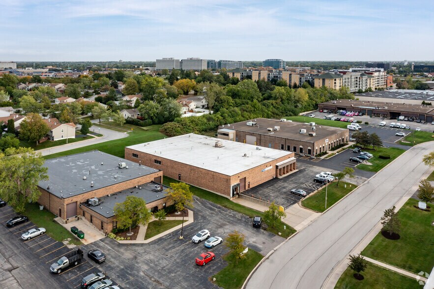 More Photos Of 10 Eisenhower Ln N, Lombard Warehouse For Lease