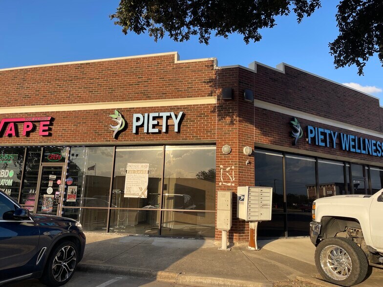 More Photos Of 8600-8602 State Highway 66, Rowlett Unknown For Sale