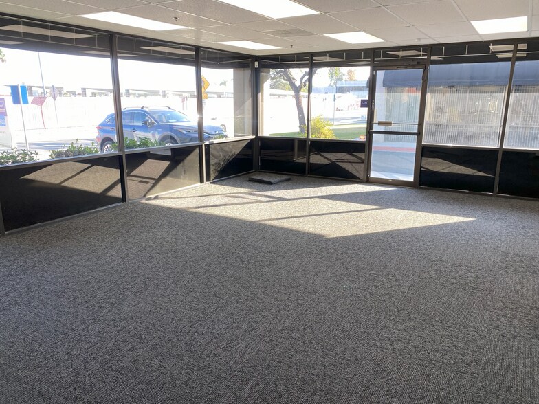 More Photos Of 2015 Westwind Dr, Bakersfield Warehouse For Lease