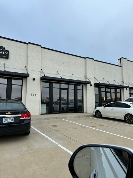 More Photos Of 901 E Main St, Yukon Coworking Space
