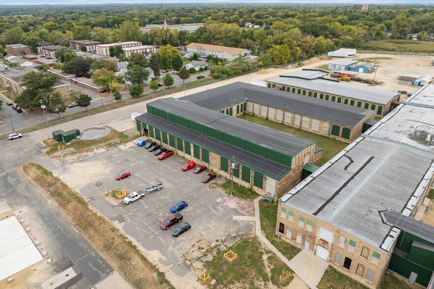 More Photos Of 1024 Hazel St N, Saint Paul Warehouse For Lease