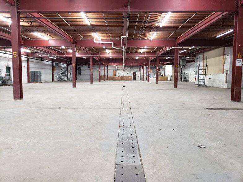 More Photos Of 35-95 8th St, Passaic Warehouse For Lease