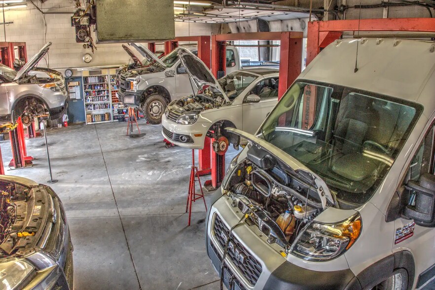 More Photos Of 707 Lane Allen Rd, Lexington Auto Repair For Sale