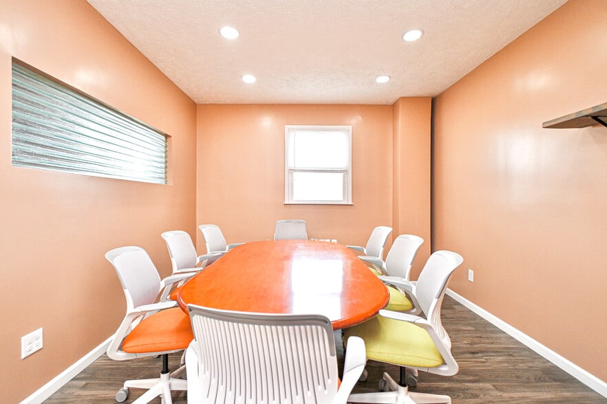 More Photos Of 8240 Clara Ave, Cincinnati Office For Sale