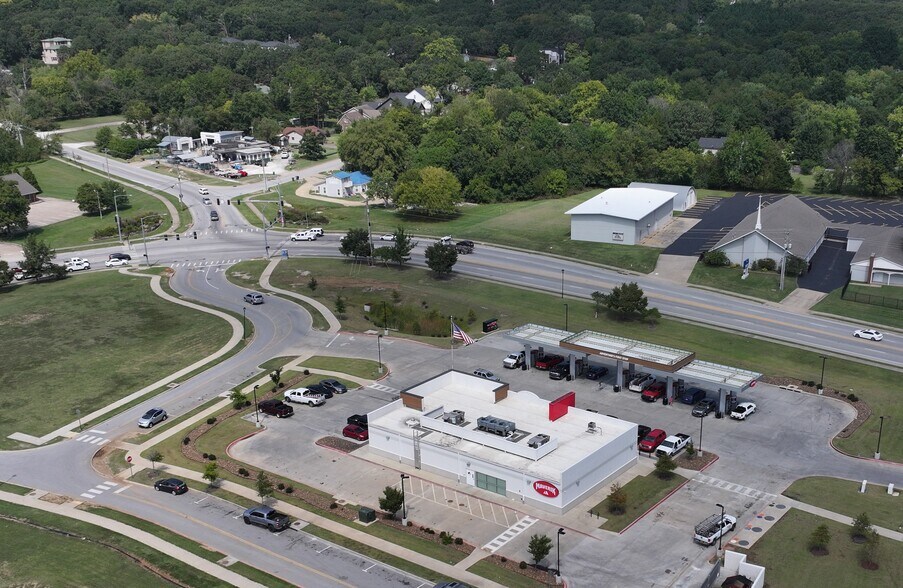 More Photos Of 1851 E Huntsville Rd, Fayetteville Convenience Store For Sale