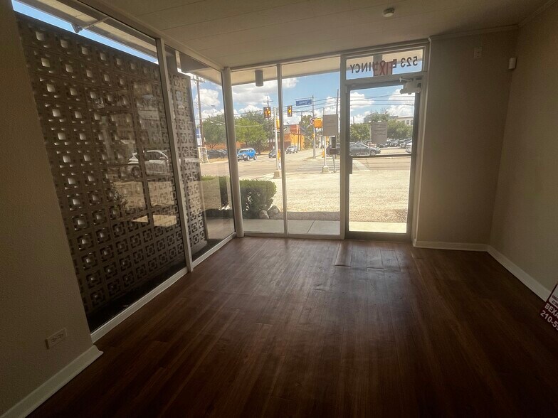 More Photos Of 523 E Quincy St, San Antonio Medical For Lease