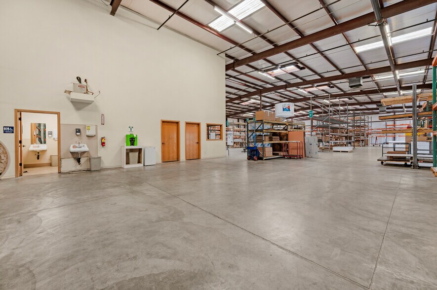 More Photos Of 4634 Weathermaker Ave, Fresno Warehouse For Sale