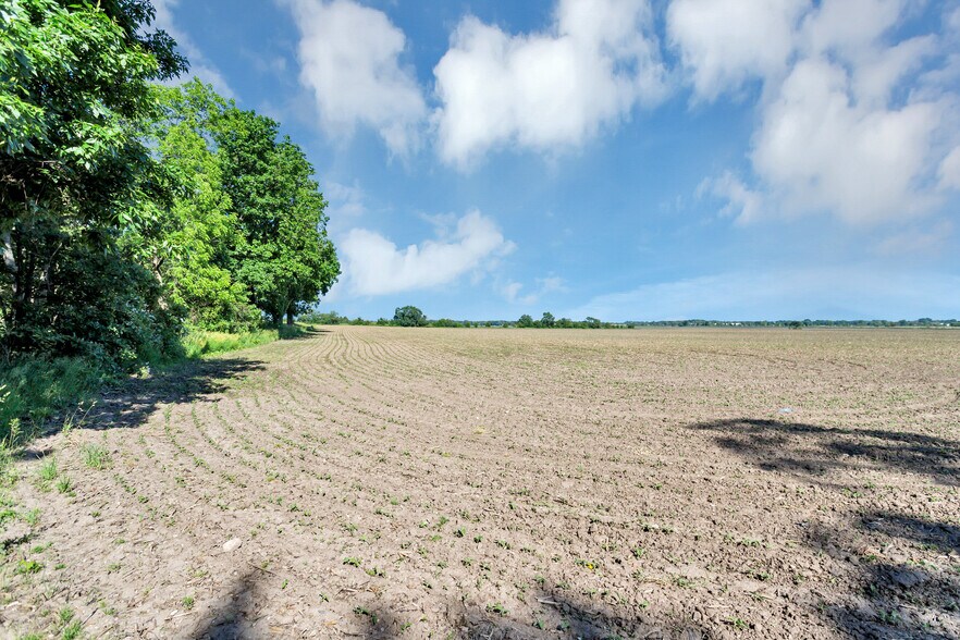 More Photos Of 41W597 US Highway 20, Hampshire Flex For Sale