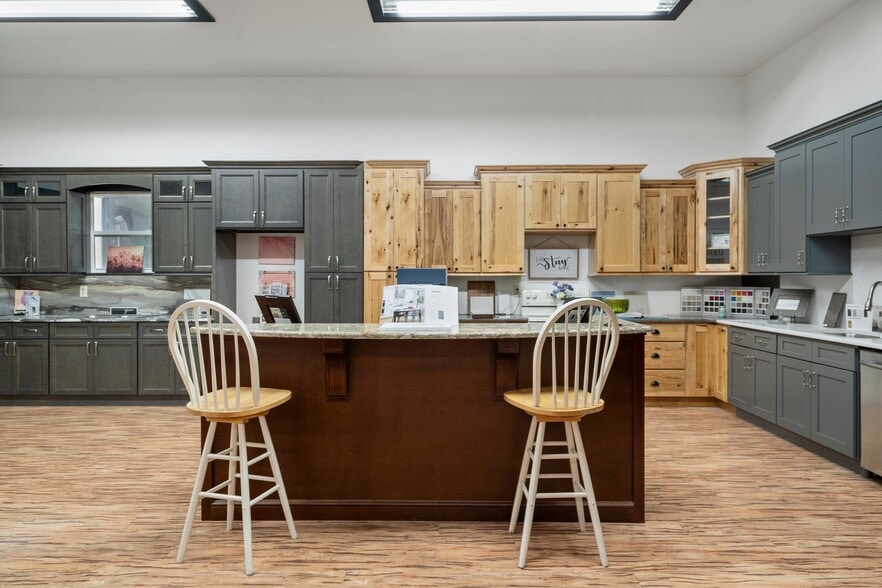 More Photos Of 9926 Denton Ave, Hudson Warehouse For Lease