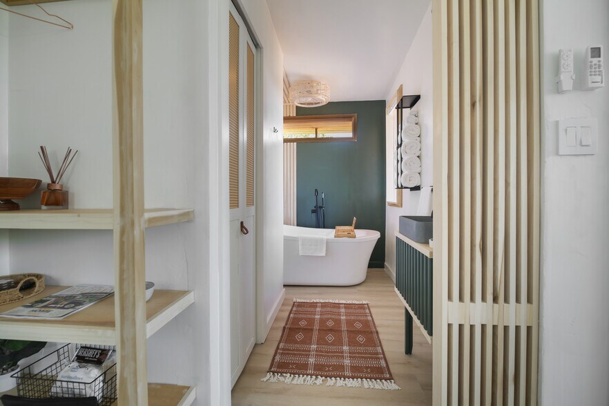 More Photos Of 301 Avenue I, Valley Mills Specialty For Sale