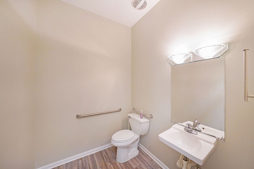More Photos Of 1301 Shiloh Rd, Kennesaw Office For Sale