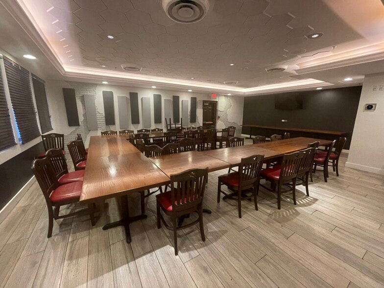More Photos Of 905 E Gregory St, Pensacola Restaurant For Sale