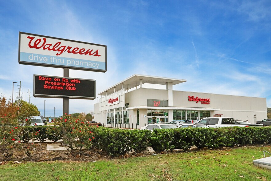 More Photos Of 107 W Rankin Rd, Houston Drugstore For Sale