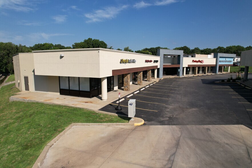 More Photos Of 9512-9536 Marshall Dr, Lenexa Storefront Retail Office For Lease