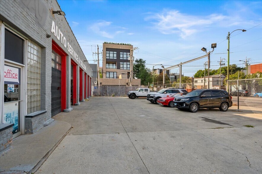 More Photos Of 629 N Ashland Ave, Chicago Land For Sale