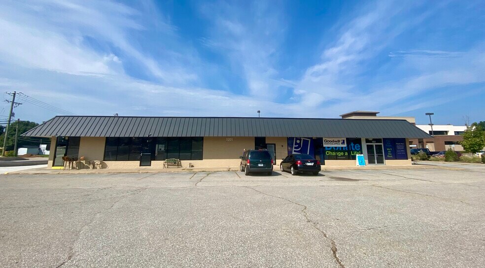 More Photos Of 1201 N Walton Blvd, Bentonville Convenience Store For Lease