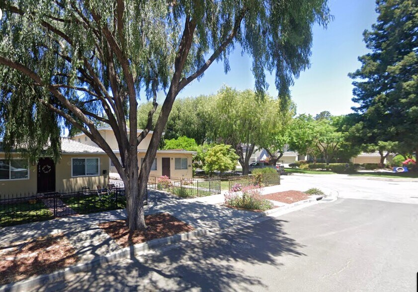 More Photos Of 284 Elmwood St, Mountain View Multifamily For Sale
