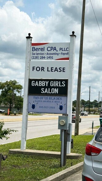 More Photos Of 1310 Bienville Blvd, Ocean Springs Office For Lease