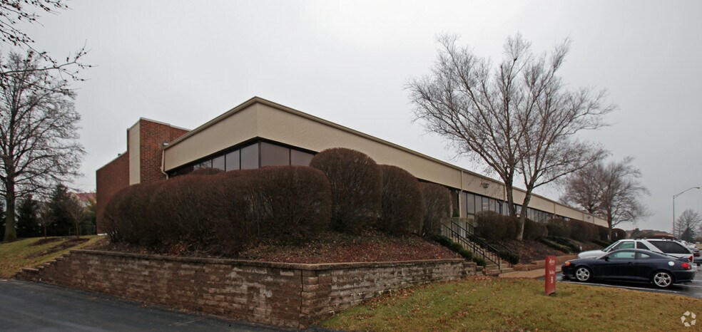 More Photos Of 2204-2232 Welsch Industrial Ct, Saint Louis Light Distribution For Lease