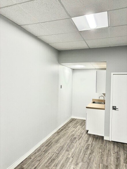 More Photos Of 308-312 Wyndhurst Ave, Baltimore Storefront Retail Office For Lease
