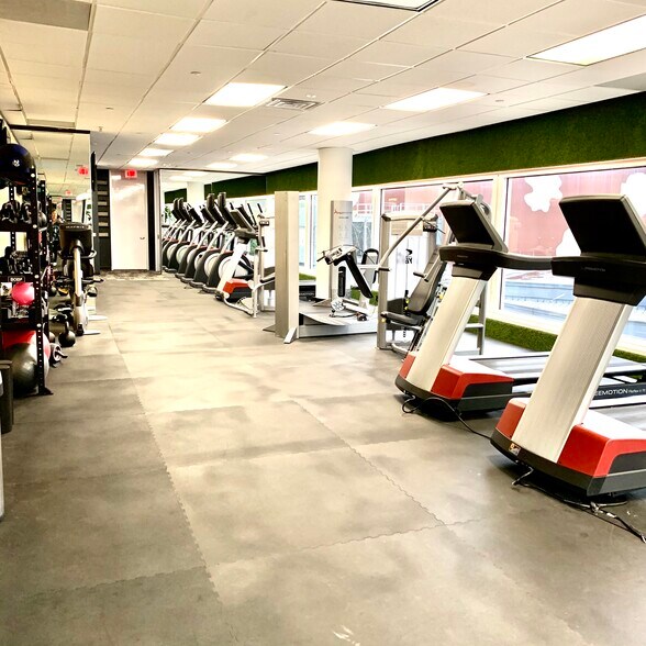 More Photos Of 2425 West Loop South, Houston Office For Lease