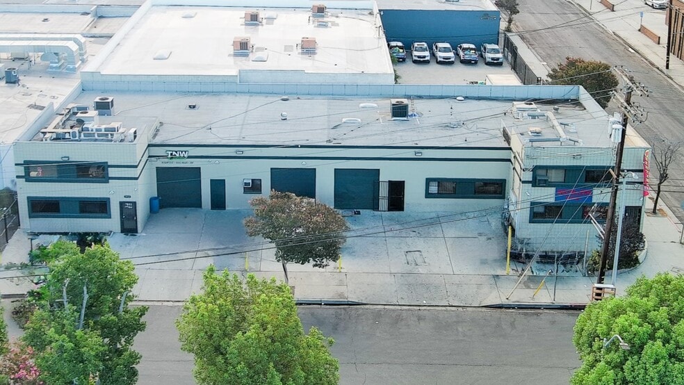 Primary Photo Of 7800 Gloria Ave, Van Nuys Warehouse For Sale